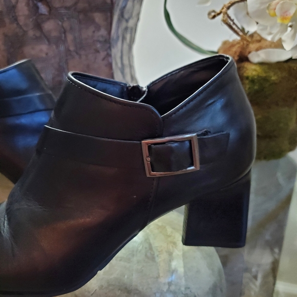 Enzo Angiolini Leather Bootie - Picture 4 of 8